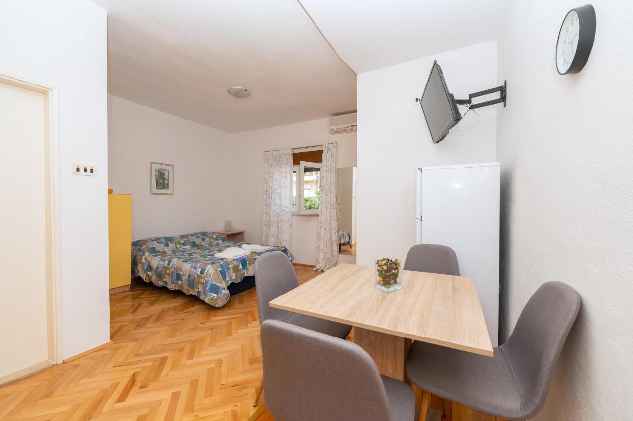 Apartments Marsela Tucepi Exterior photo